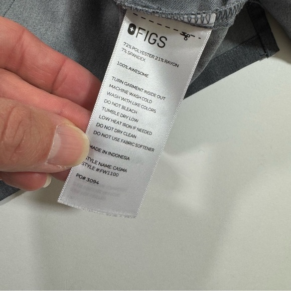 Figs Casma Three Pocket Scrub Top Grey - Picture 3 of 6